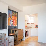 Beautifully Decorated Contemporary 2 Bedroom Flat