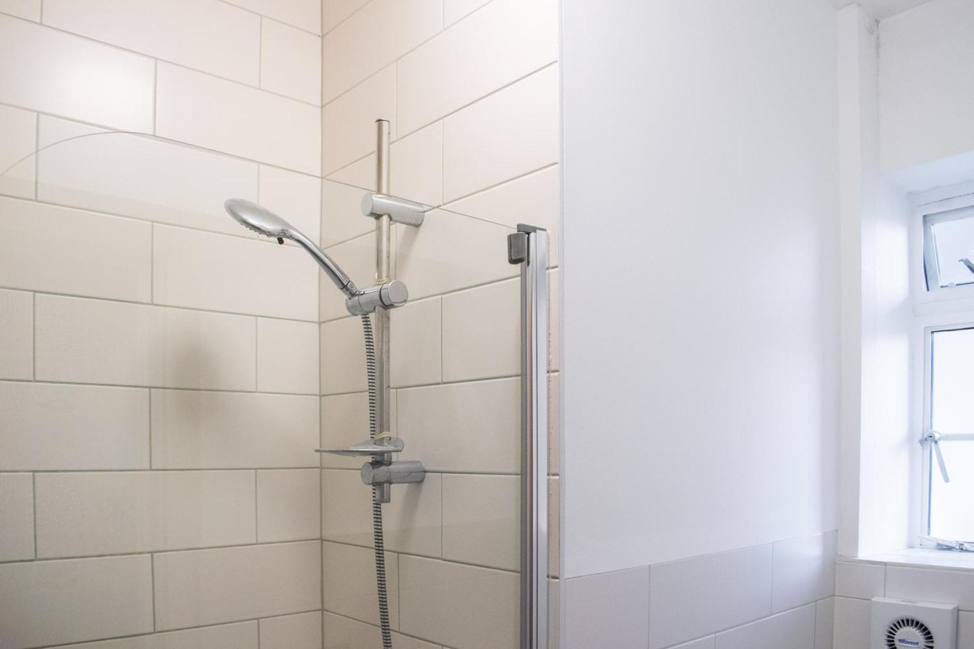 Beautifully Decorated Contemporary 2 Bedroom Flat Apartamento